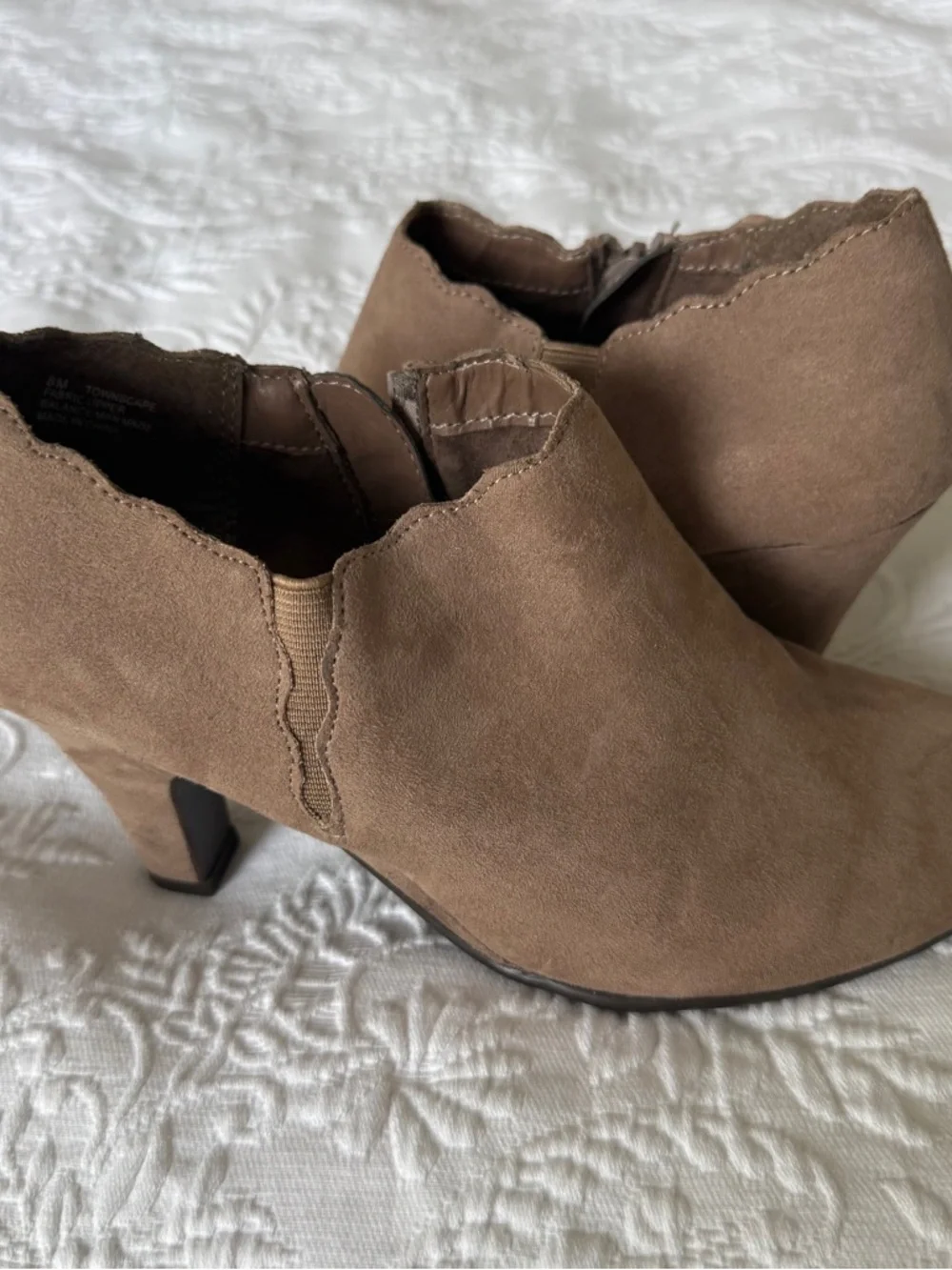 Aerosoles Faux Taupe Suede Ankle Booties - size 8